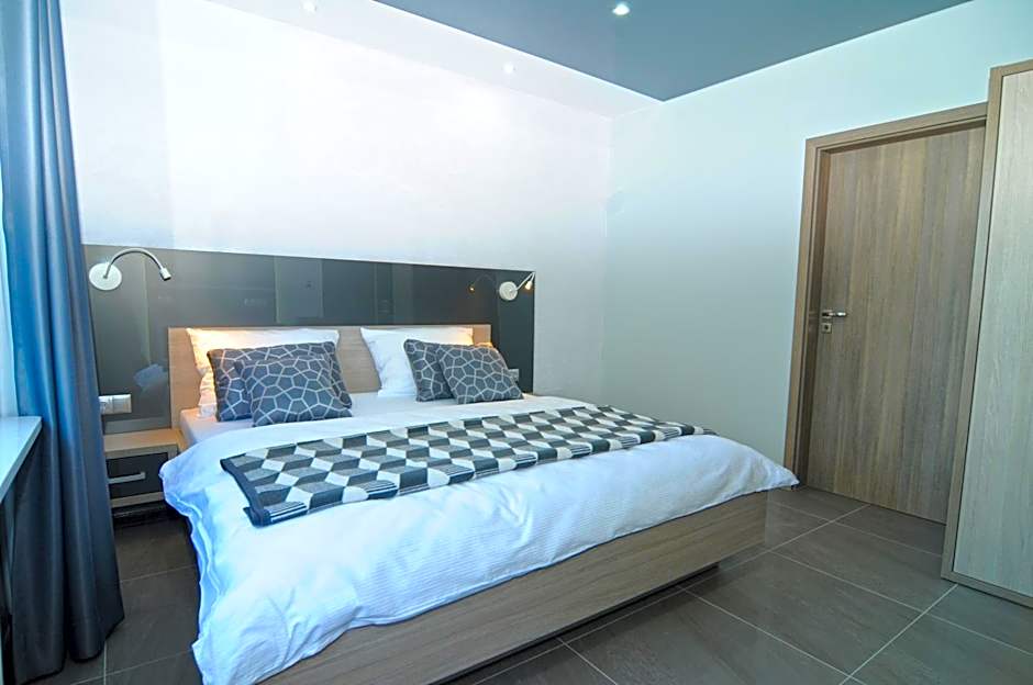 Nanis Hotel & Appartements