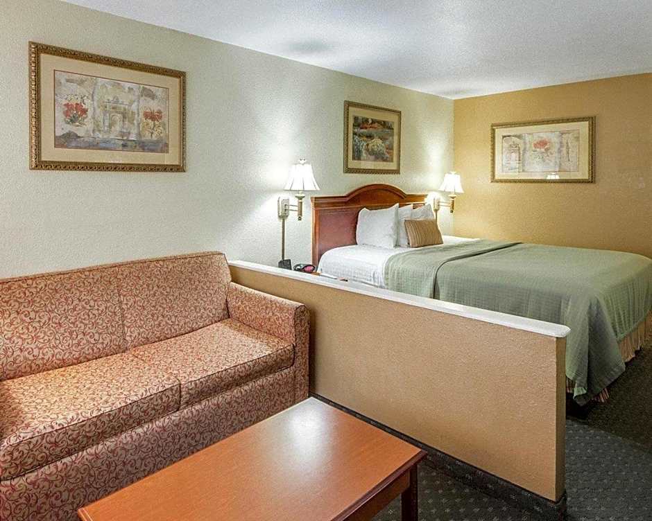 Econo Lodge Inn & Suites Eagle Pass
