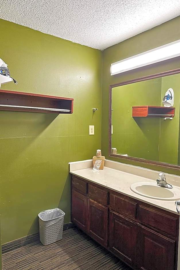 Bonita Lakes Inn by Capital O Meridian I20