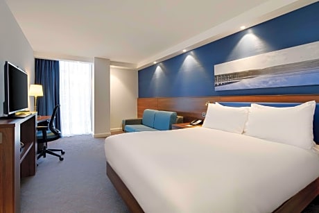 Queen Accessible Room