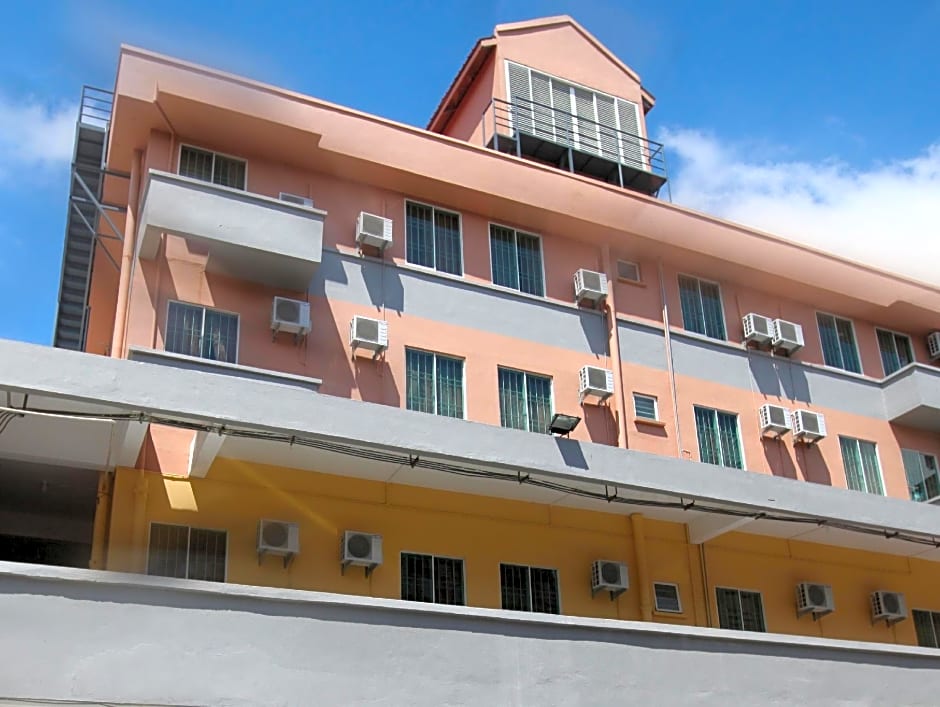 1 City Hotel