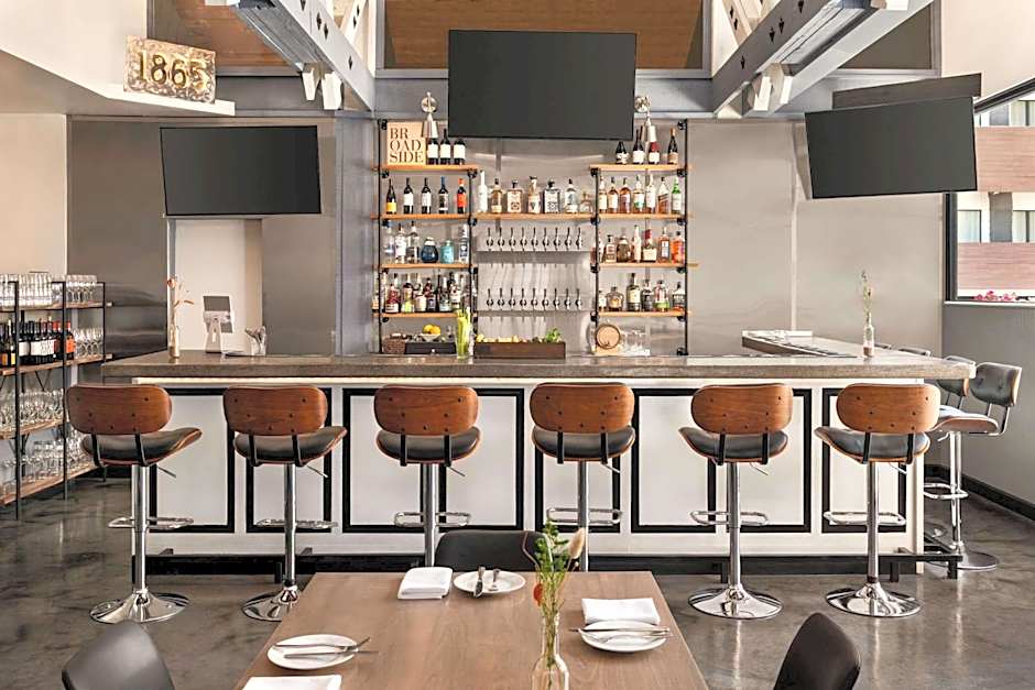 La Quinta Inn & Suites by Wyndham San Luis Obispo Downtown