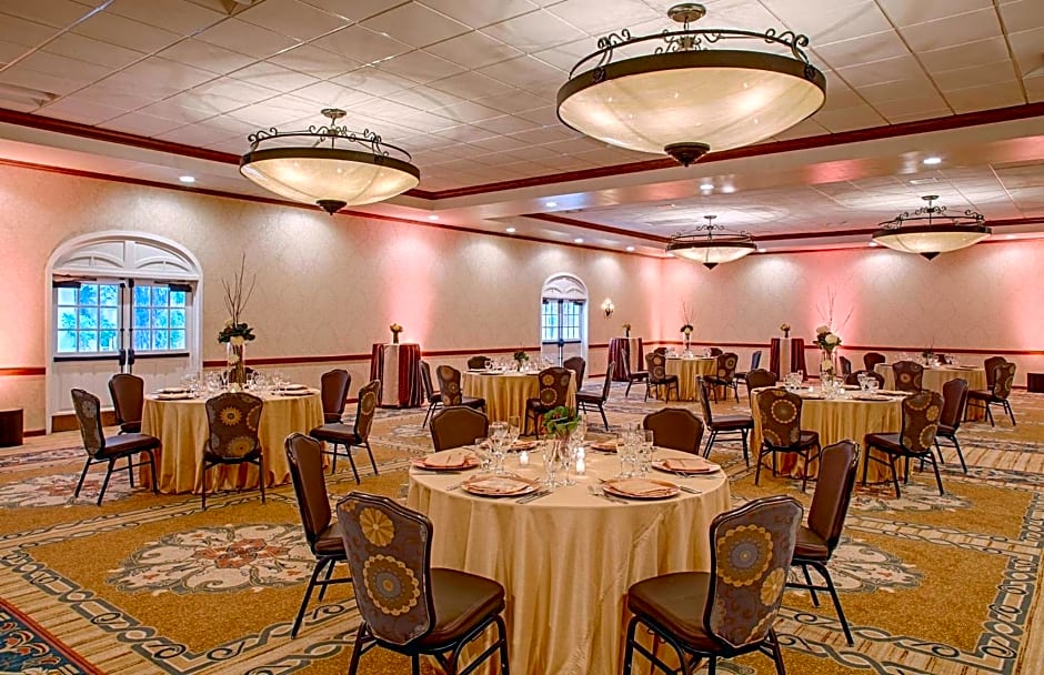 Crowne Plaza Phoenix - Chandler Golf Resort, an IHG Hotel