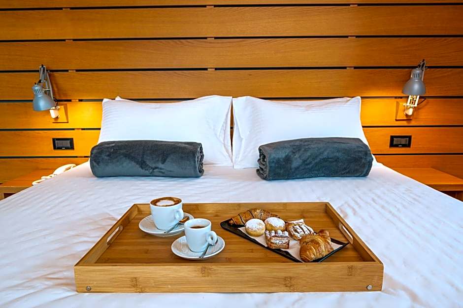 Lake Front Hotel Mirage