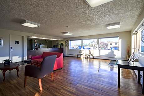 HomeTowne Studios Denver - Lakewood West