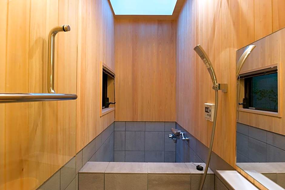 Kakishibu an Machiya House