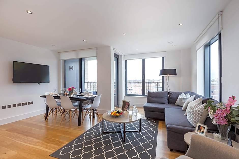 Portobello Apt with Floor-to-Ceiling Views