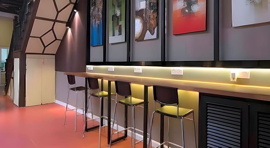 iStay Hotel