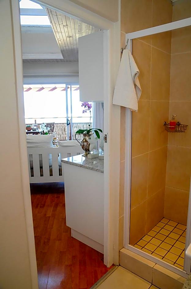 Singing Kettle Beach Lodge