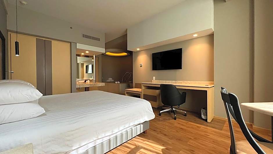 Ramada by Wyndham Mexico City Santa Fe