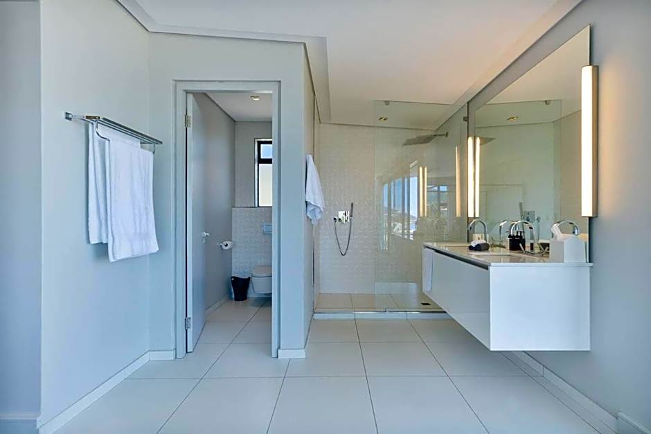 Amara 2 -Designer Penthouse with Solar Power