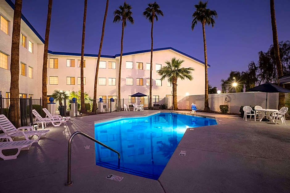 Days Inn & Suites by Wyndham Mesa Near Phoenix