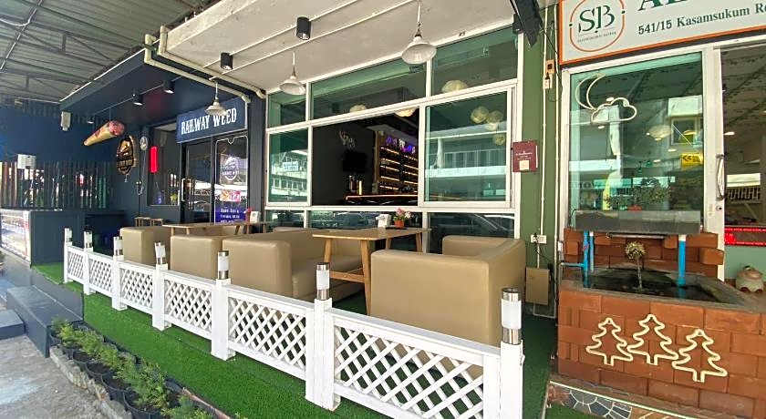 Alongkorn hotel by SB