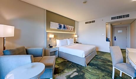 Deluxe Lake View King Room