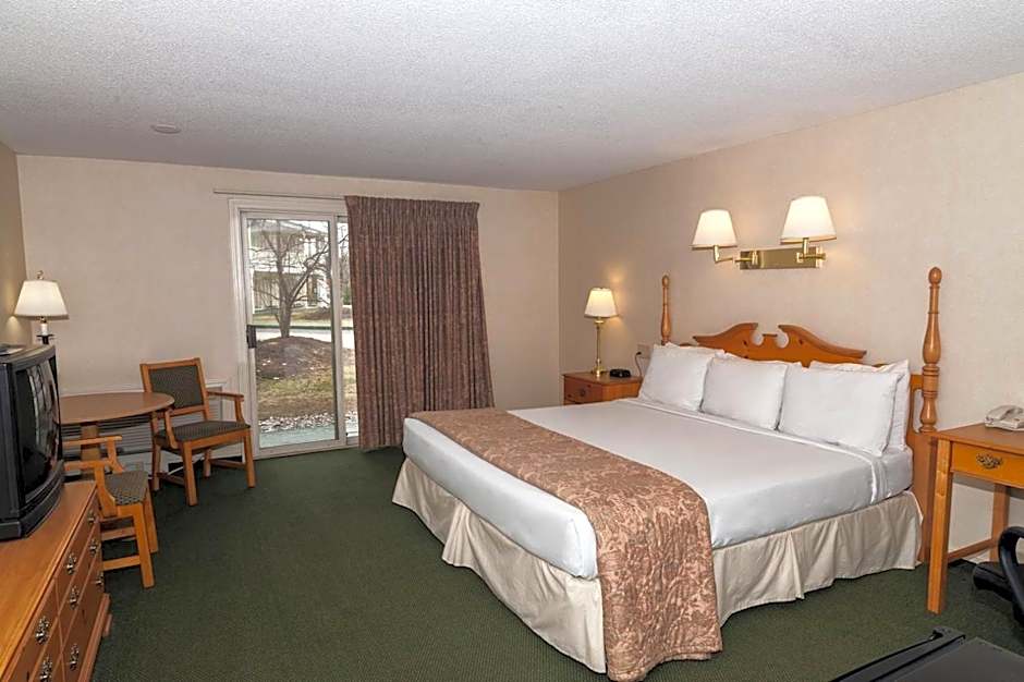 Photo 1 of 5 of Larger Premium 1 King Bed, Patio