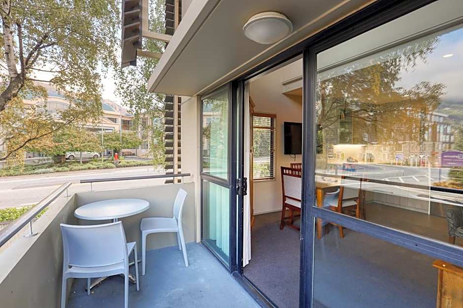 Garden Court Suites & Apartments