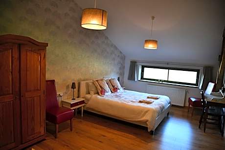 Quadruple Room with Private Bathroom