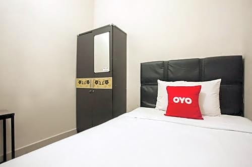 OYO 1631 Hotel Apple