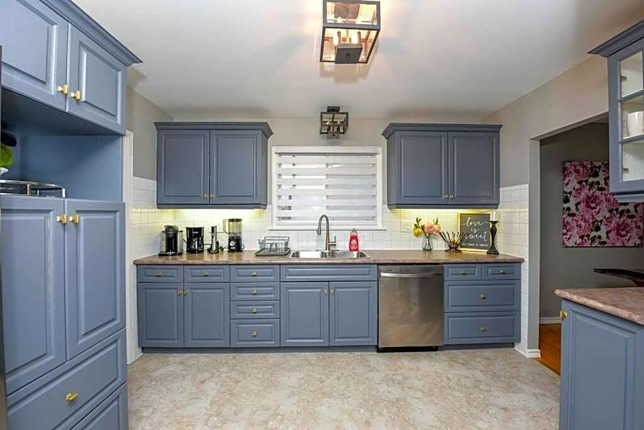 Bright & Cozy 4BR Home for Your Family Stay With Optional Pool Access