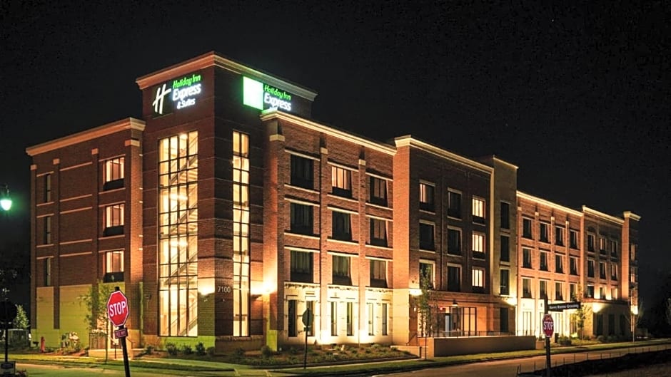 Holiday Inn Express & Suites Franklin - Berry Farms