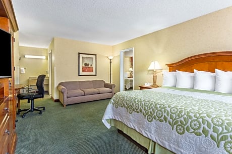 1 King Bed and 2 Queen Beds One Bedroom Suite Non-Smoking