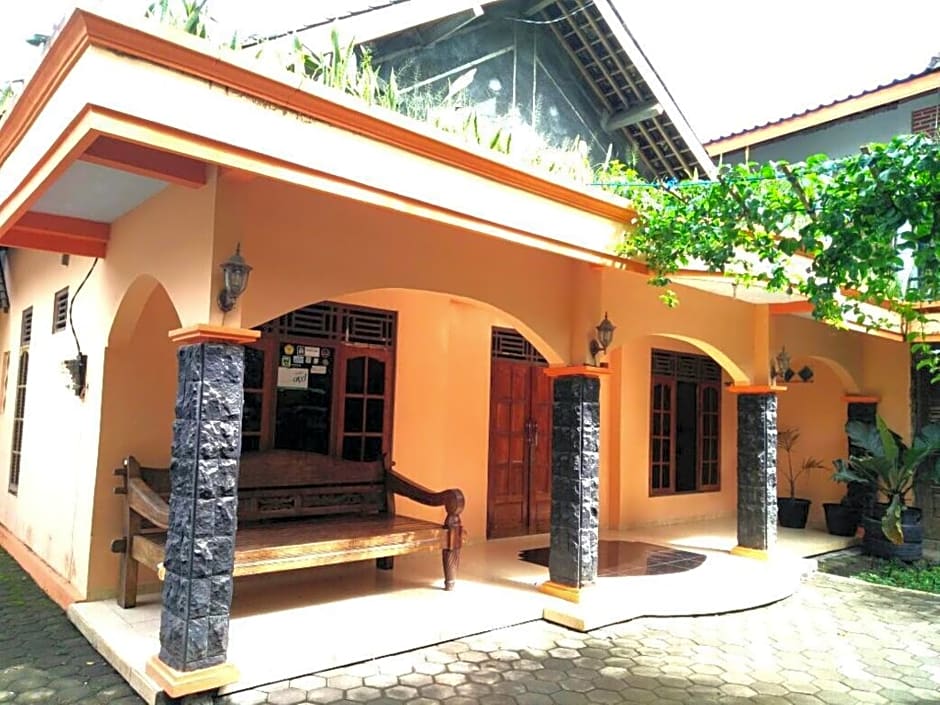 Nurudin House by ZUZU