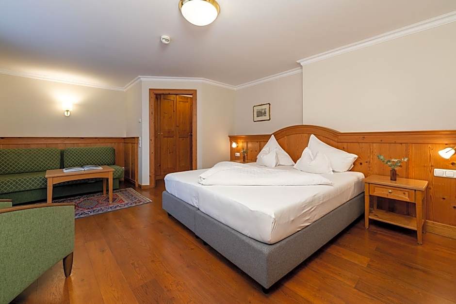 Photo 1 of 8 of Superior 1 King Bed