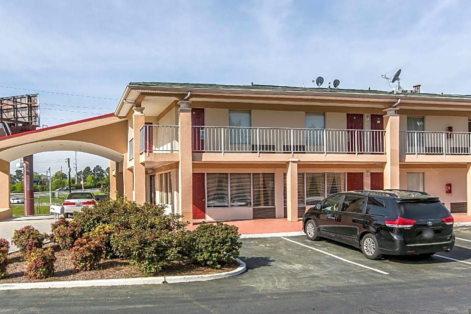Rodeway Inn & Suites