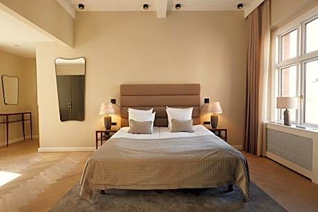 Ascot Hotel