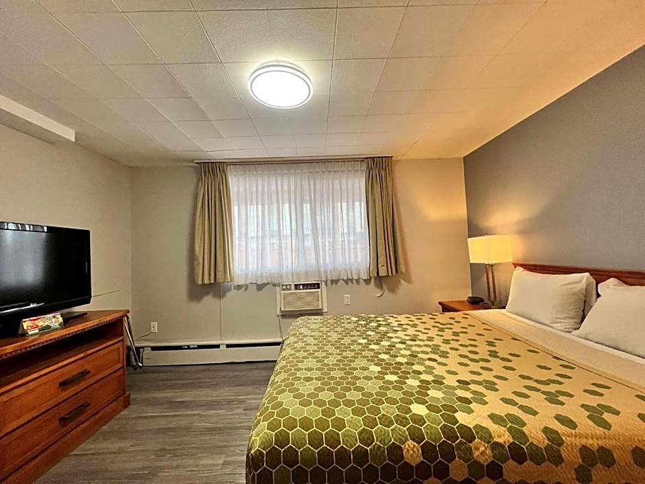 Econo Lodge Motel Village