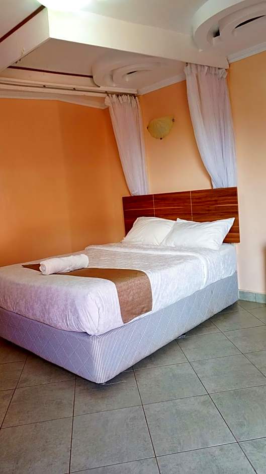 Savannah Paradise Hotel