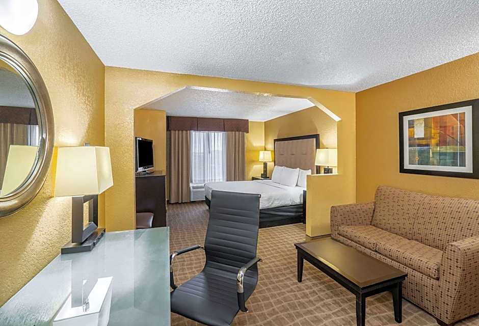 La Quinta Inn & Suites by Wyndham Hot Springs