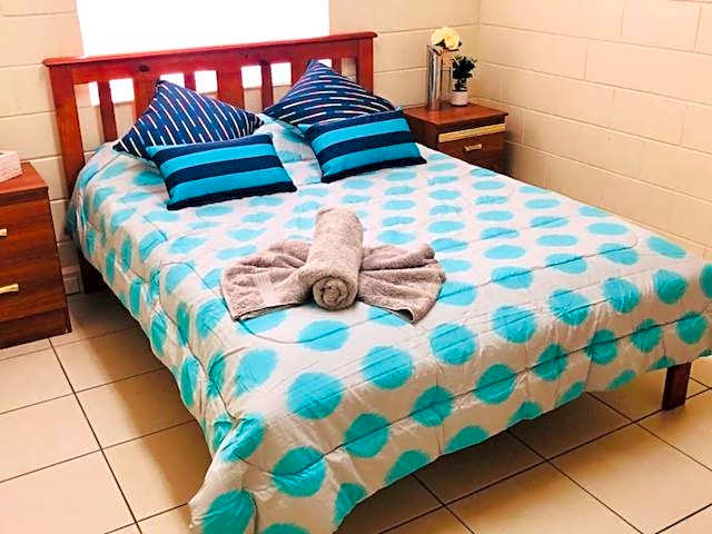 Foto 1 de 5 de 1 Queen Bed