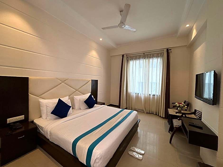 Hotel Crimson Palace