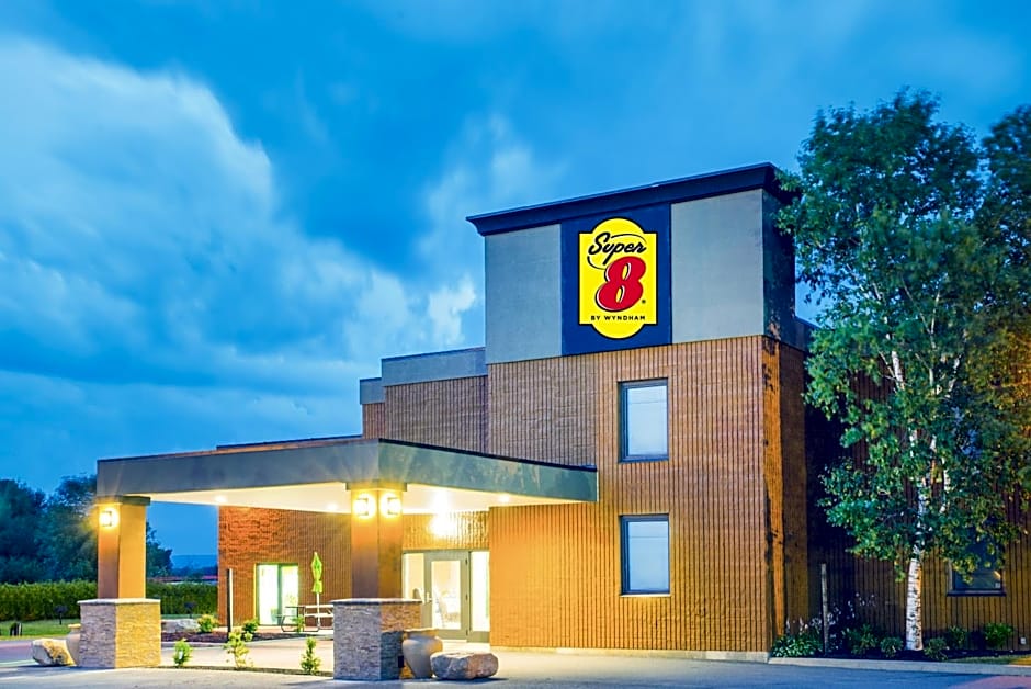 Super 8 by Wyndham Plattsburgh