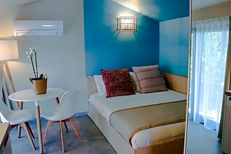 Superior Bungalow- Renovated - Sea Side L