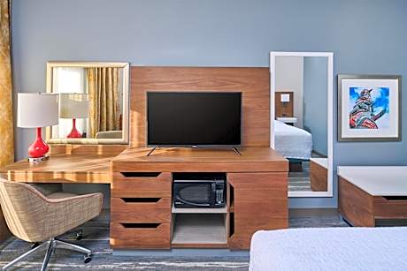 1 King Bed Study With Sofabed Nonsmoking