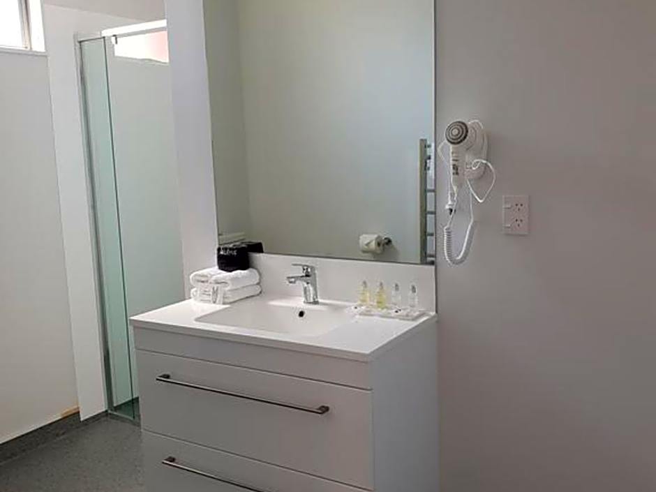 Durham Court Motor Inn