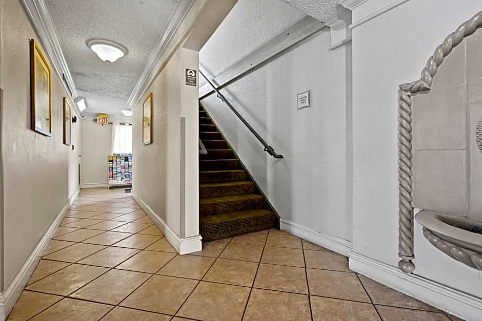 La Quinta Inn by Wyndham Costa Mesa / Newport Beach