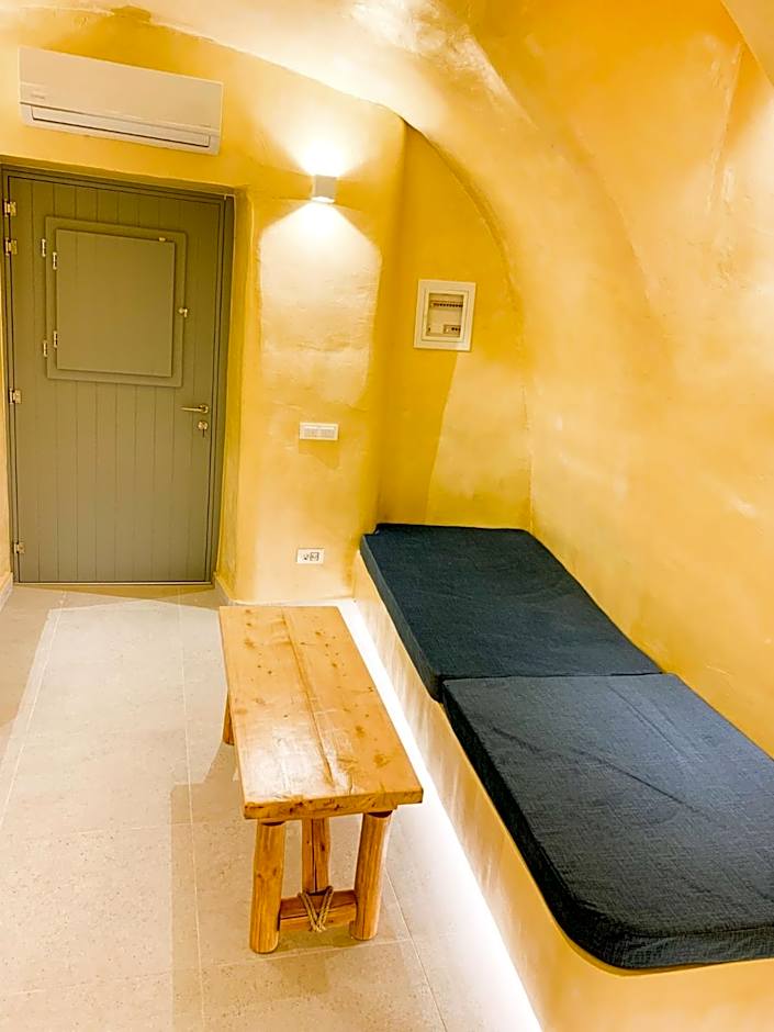 M Residence Santorini Johnnie Cave