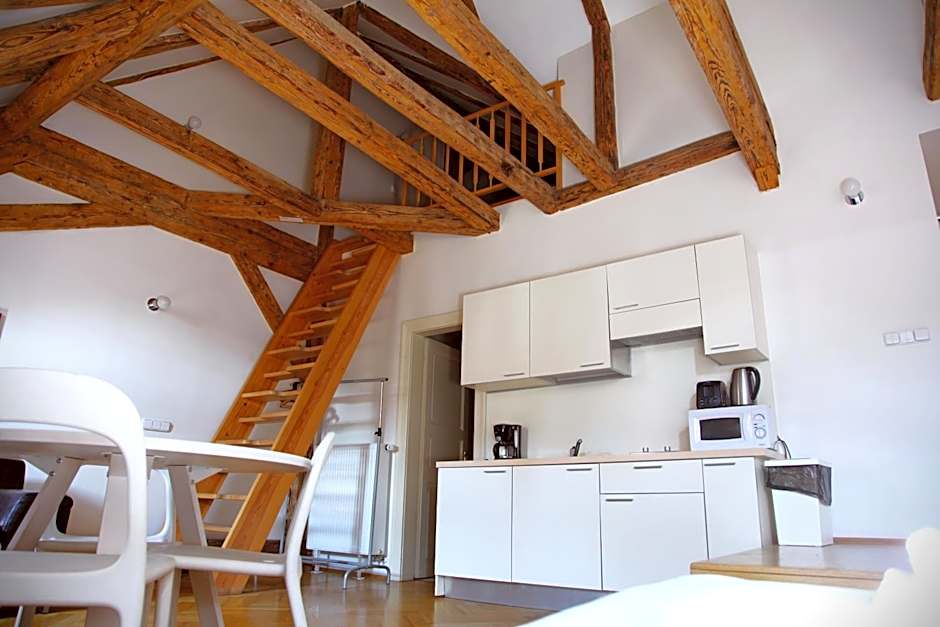 Three Golden Crowns Apartments