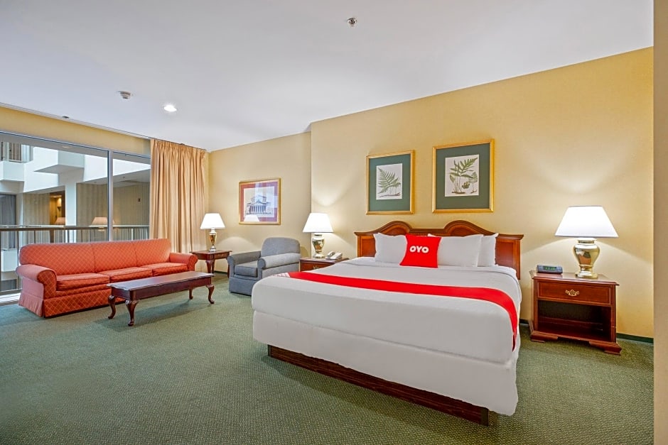 OYO Hotel St Louis Downtown City Center MO