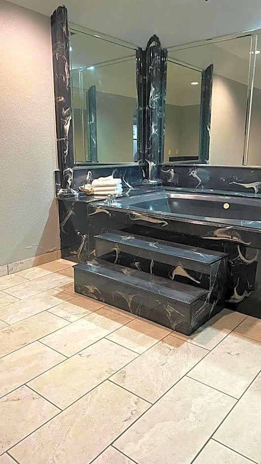 Island Suites Hobby Airport