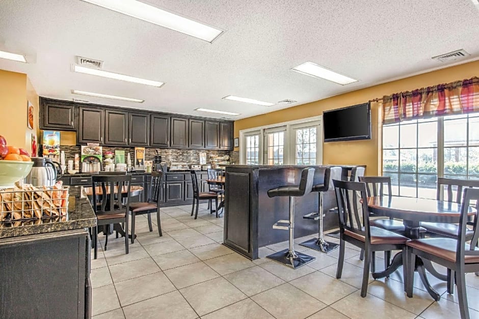 Quality Inn Bessemer I-20 exit 108