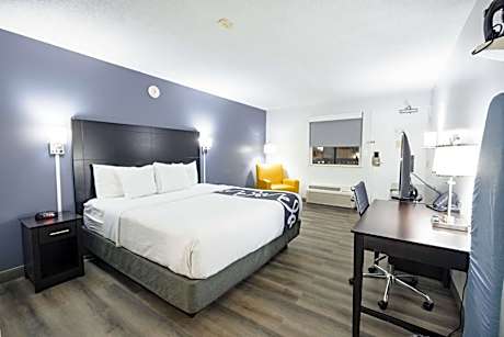 One-Bedroom King Room - Non-Smoking