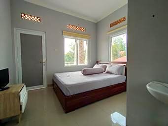 Villa Batu Tua Puncak Mitra RedDoorz