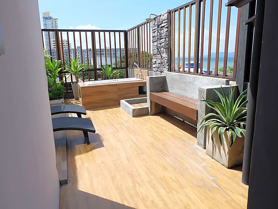 5ive Beach House Hotel