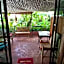 Baan Si Khao yanui