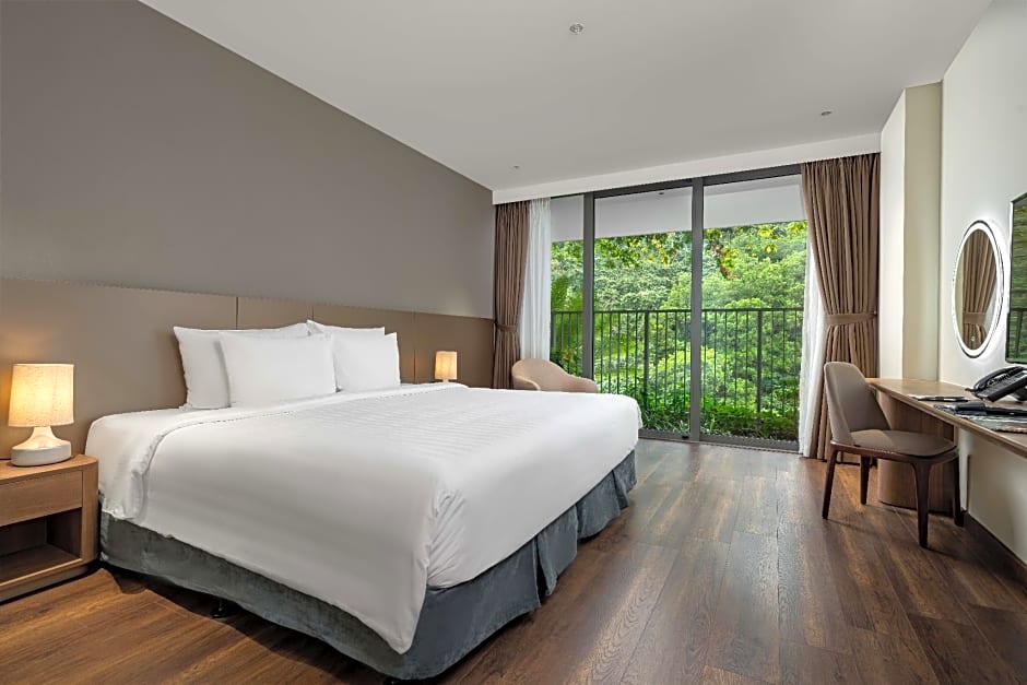 Flamingo Cat Ba Beach Resort