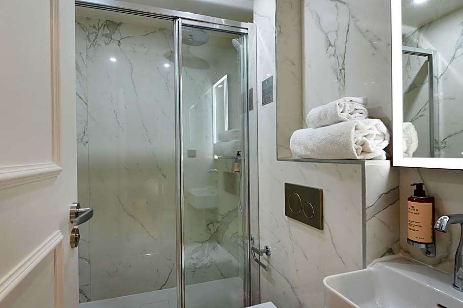 HOTEL AU COEUR DE REPUBLIQUE